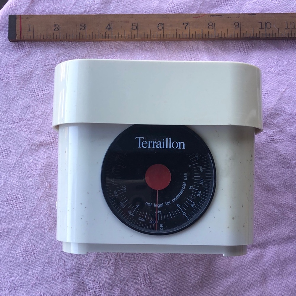 Kitchen scale for weighting ounces